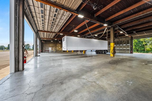 3450 Crater Lake Avenue, Medford, OR 97504