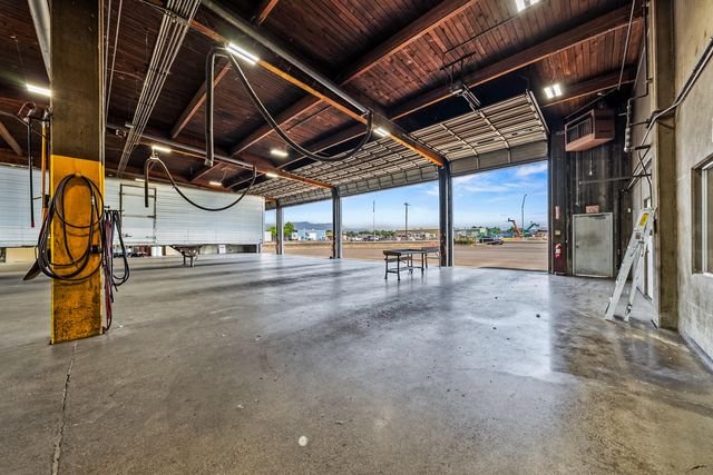 3450 Crater Lake Avenue, Medford, OR 97504