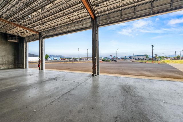 3450 Crater Lake Avenue, Medford, OR 97504