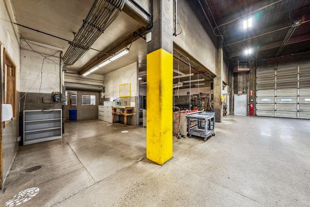 3450 Crater Lake Avenue, Medford, OR 97504