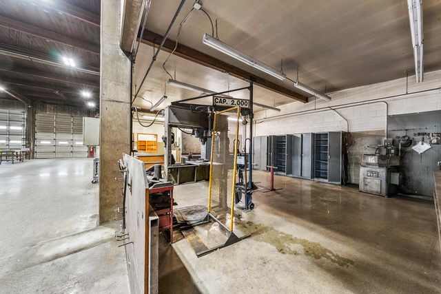 3450 Crater Lake Avenue, Medford, OR 97504