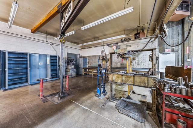 3450 Crater Lake Avenue, Medford, OR 97504