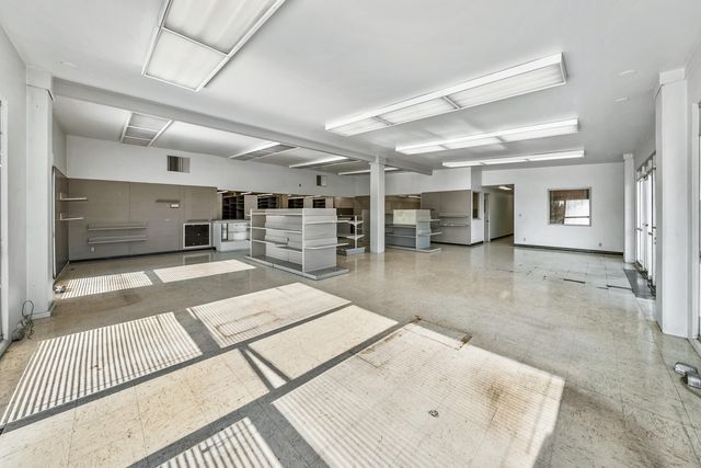 3450 Crater Lake Avenue, Medford, OR 97504