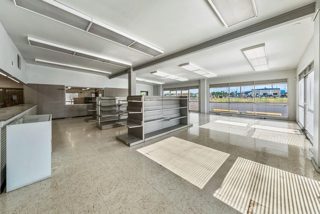 3450 Crater Lake Avenue, Medford, OR 97504