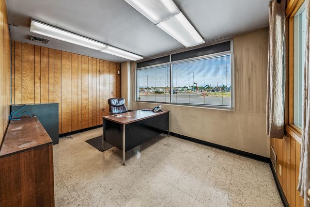 3450 Crater Lake Avenue, Medford, OR 97504