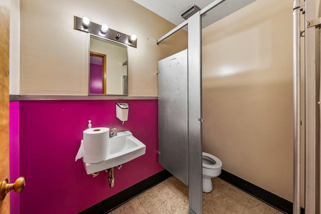 3450 Crater Lake Avenue, Medford, OR 97504