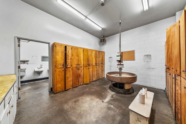 3450 Crater Lake Avenue, Medford, OR 97504