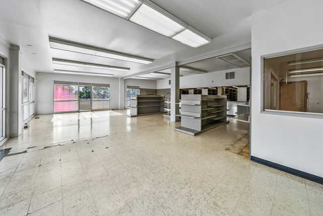 3450 Crater Lake Avenue, Medford, OR 97504