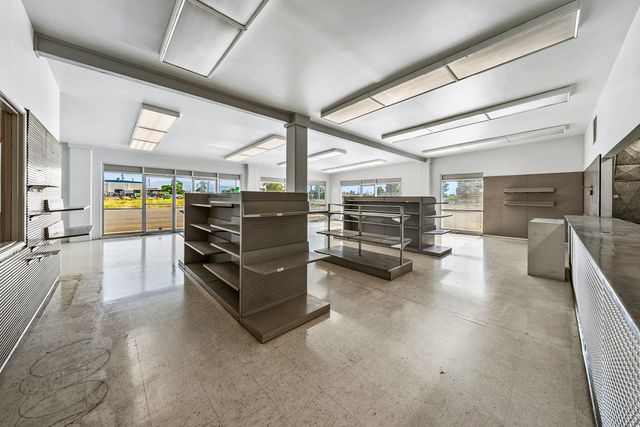 3450 Crater Lake Avenue, Medford, OR 97504