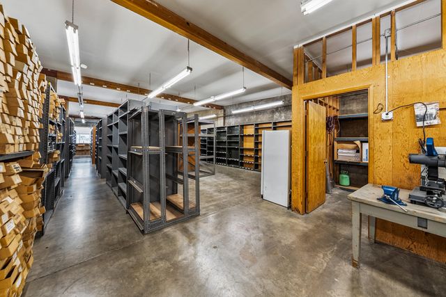 3450 Crater Lake Avenue, Medford, OR 97504