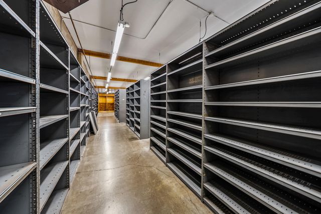 3450 Crater Lake Avenue, Medford, OR 97504