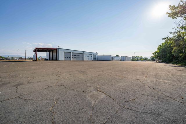 3450 Crater Lake Avenue, Medford, OR 97504