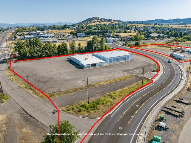 3450 Crater Lake Avenue, Medford, OR 97504
