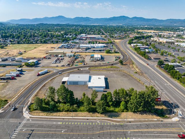 3450 Crater Lake Avenue, Medford, OR 97504