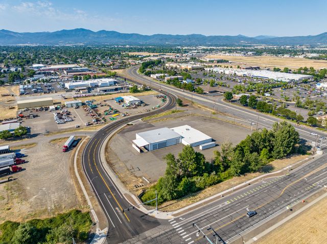 3450 Crater Lake Avenue, Medford, OR 97504