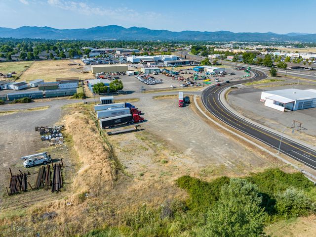 3450 Crater Lake Avenue, Medford, OR 97504