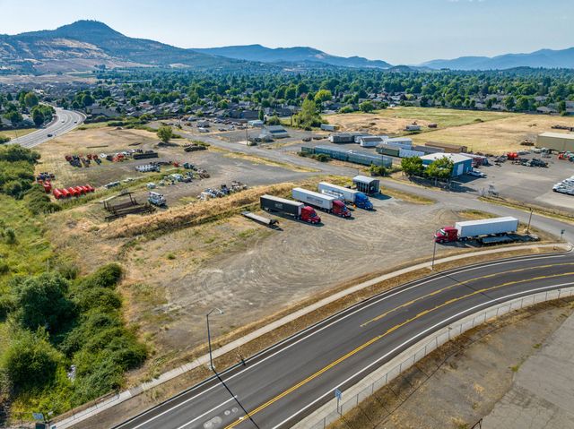 3450 Crater Lake Avenue, Medford, OR 97504