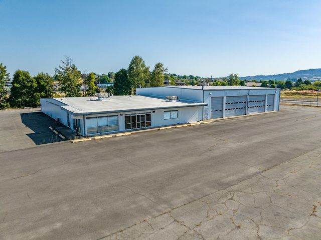3450 Crater Lake Avenue, Medford, OR 97504