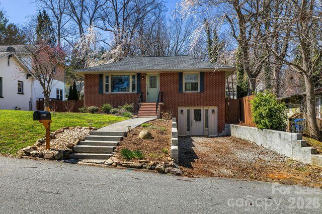 1733 Clairmont Drive, Hendersonville, NC 28791