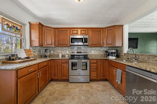 1733 Clairmont Drive, Hendersonville, NC 28791