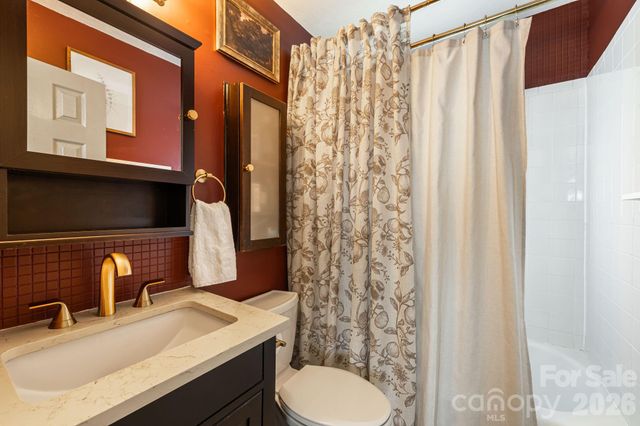 1733 Clairmont Drive, Hendersonville, NC 28791