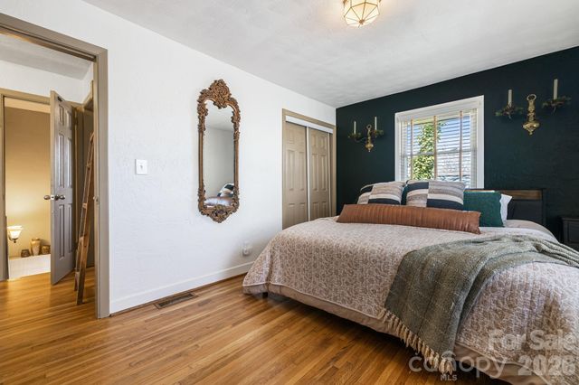 1733 Clairmont Drive, Hendersonville, NC 28791