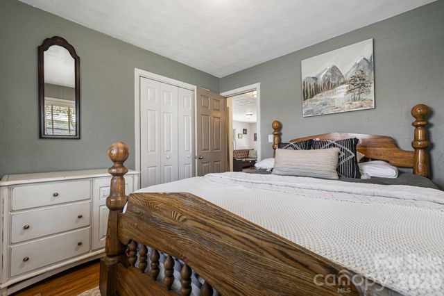 1733 Clairmont Drive, Hendersonville, NC 28791