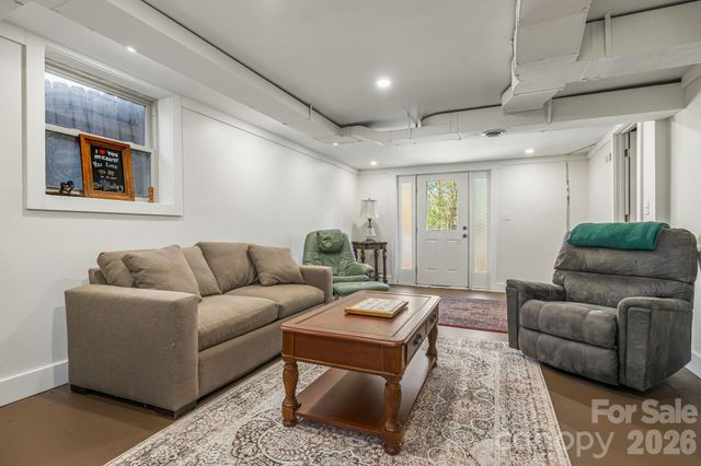 1733 Clairmont Drive, Hendersonville, NC 28791