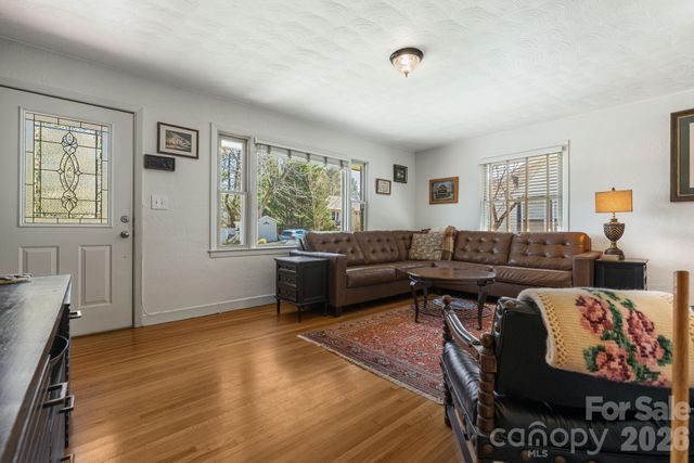 1733 Clairmont Drive, Hendersonville, NC 28791