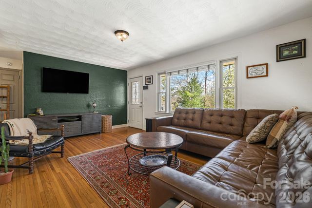 1733 Clairmont Drive, Hendersonville, NC 28791