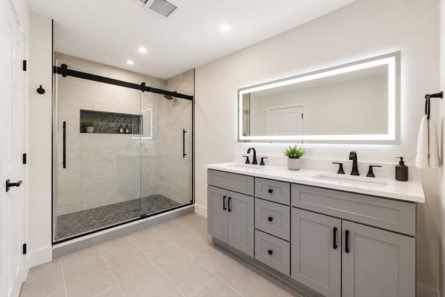 37 Neillian Way 37, Bedford, MA 01730