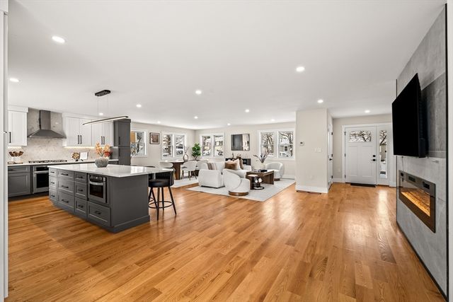 37 Neillian Way 37, Bedford, MA 01730