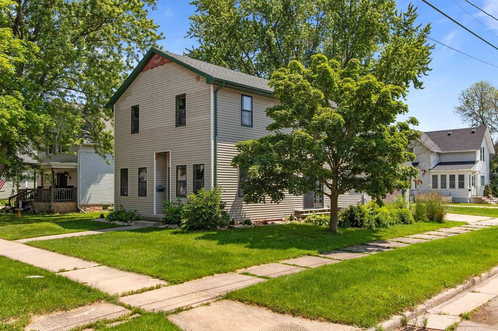 301 E HARRISON STREET, Appleton, WI 54915