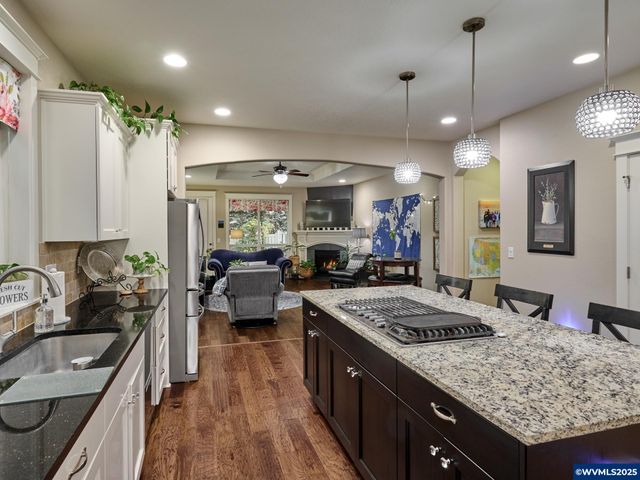 422 TURNBERRY Av, Woodburn, OR 97071