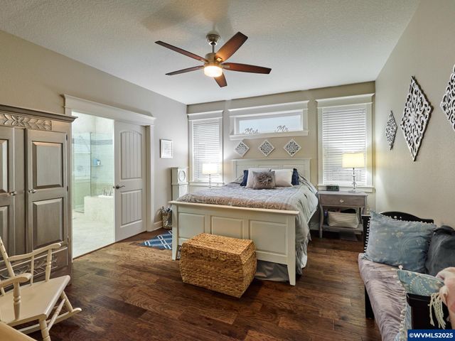 422 TURNBERRY Av, Woodburn, OR 97071