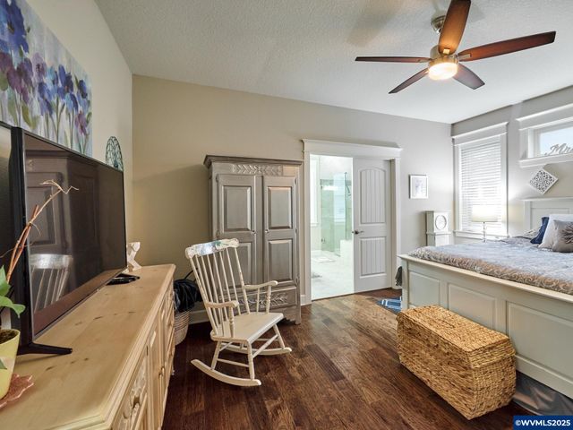 422 TURNBERRY Av, Woodburn, OR 97071