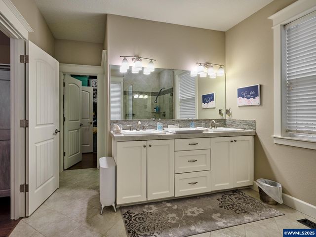 422 TURNBERRY Av, Woodburn, OR 97071