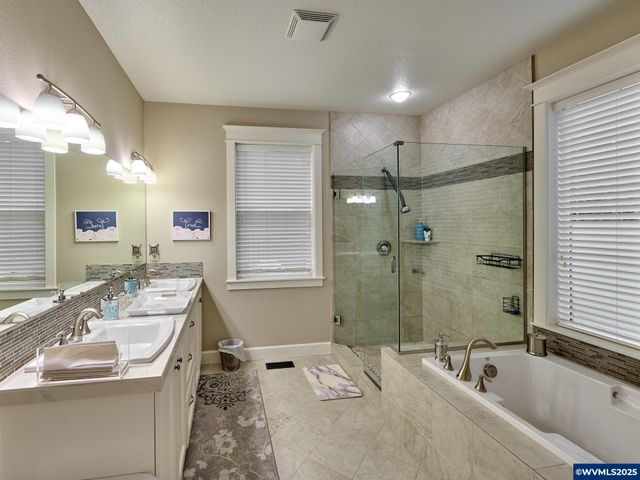 422 TURNBERRY Av, Woodburn, OR 97071