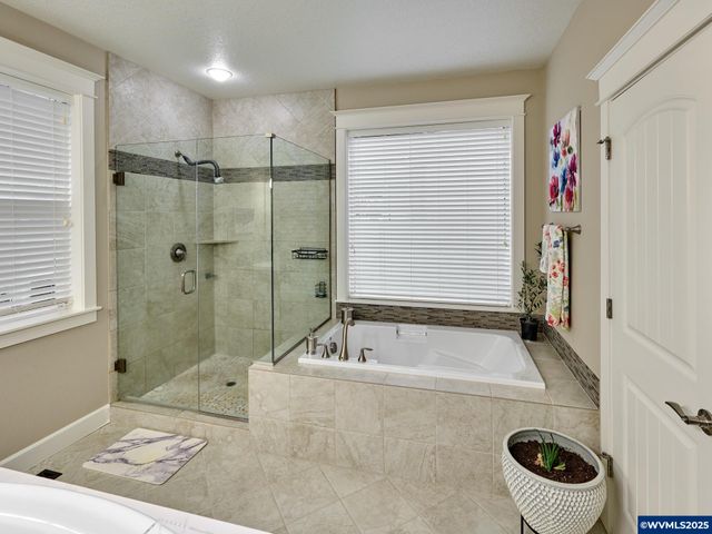 422 TURNBERRY Av, Woodburn, OR 97071