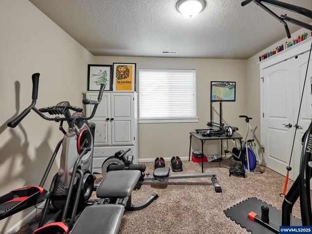 422 TURNBERRY Av, Woodburn, OR 97071