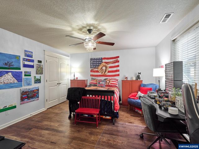 422 TURNBERRY Av, Woodburn, OR 97071