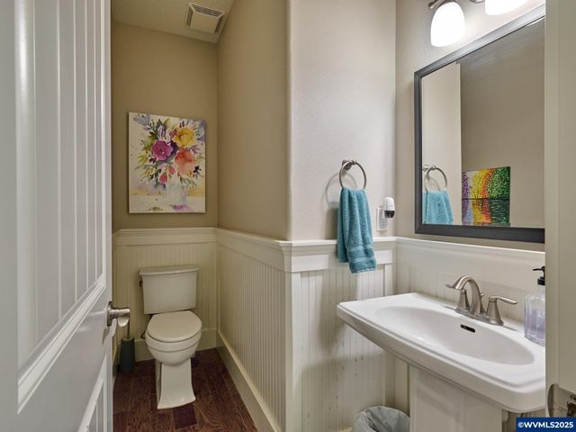 422 TURNBERRY Av, Woodburn, OR 97071