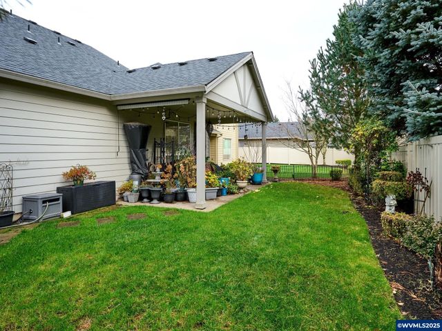 422 TURNBERRY Av, Woodburn, OR 97071