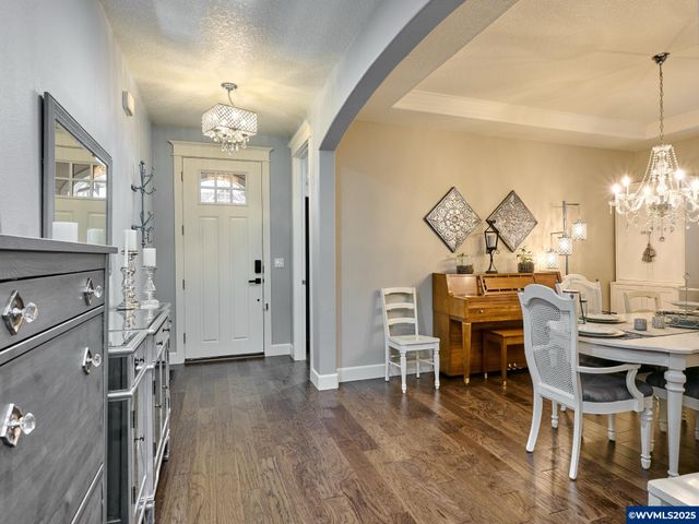 422 TURNBERRY Av, Woodburn, OR 97071