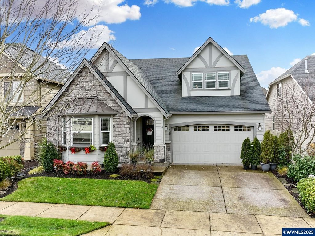 422 TURNBERRY Av, Woodburn, OR 97071