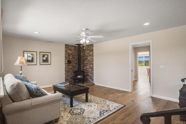2211 Winterwarm Dr, Fallbrook, CA 92028