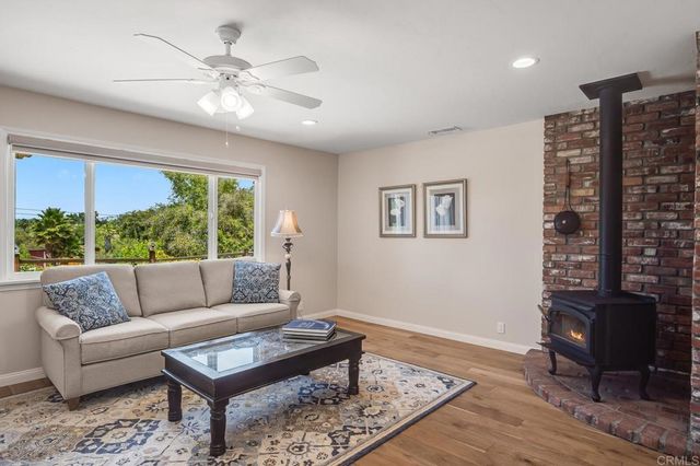 2211 Winterwarm Dr, Fallbrook, CA 92028