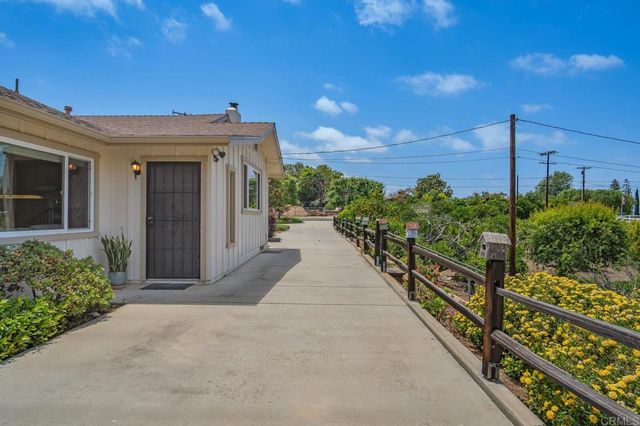 2211 Winterwarm Dr, Fallbrook, CA 92028