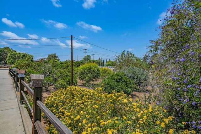 2211 Winterwarm Dr, Fallbrook, CA 92028