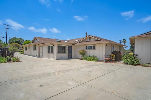 2211 Winterwarm Dr, Fallbrook, CA 92028